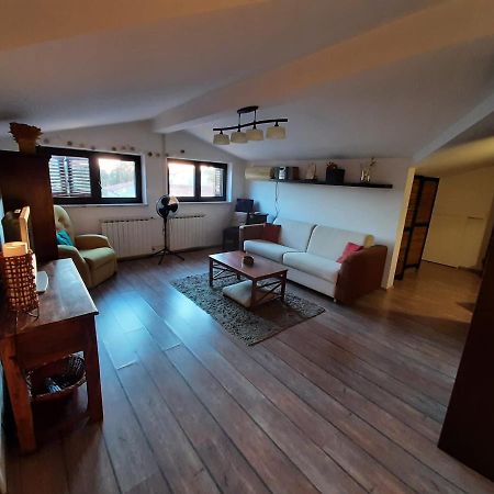 Nice, Cosy Studio Apartment With Shared Outdoor Pool Banjole Ngoại thất bức ảnh