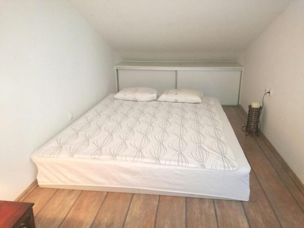 Nice, Cosy Studio Apartment With Shared Outdoor Pool Banjole Ngoại thất bức ảnh