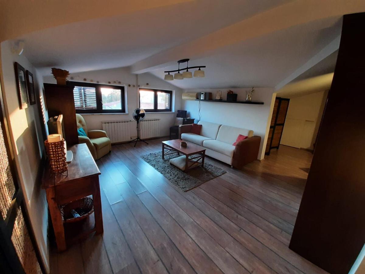 Nice, Cosy Studio Apartment With Shared Outdoor Pool Banjole Ngoại thất bức ảnh